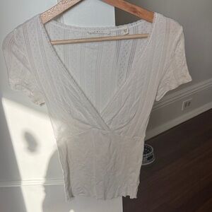 Doen White V-Neck Short Sleeve Top